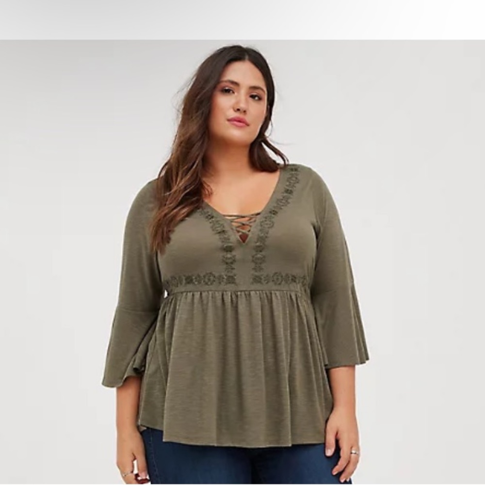 NWT Torrid Lace up vneck top